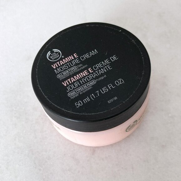 New! The Body Shop Vitamin E moisture cream / face moisturizer / face cream - Picture 1 of 4